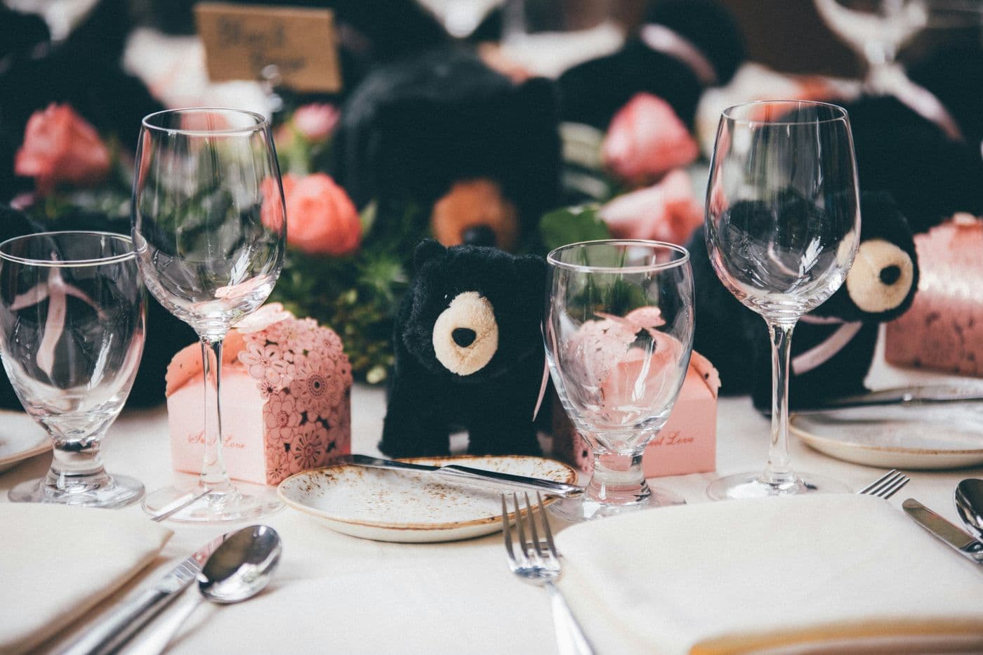 Wedding table set with roses, favour boxes and teddy bears